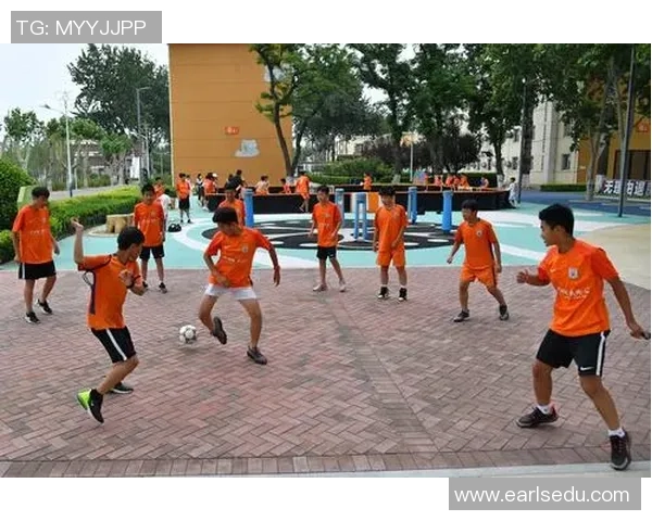 香港足球明星队达文西展现风采助力青少年足球发展与梦想实现